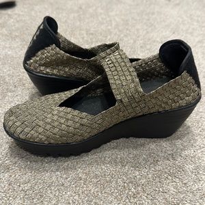 Like new, Bernie Mev New York